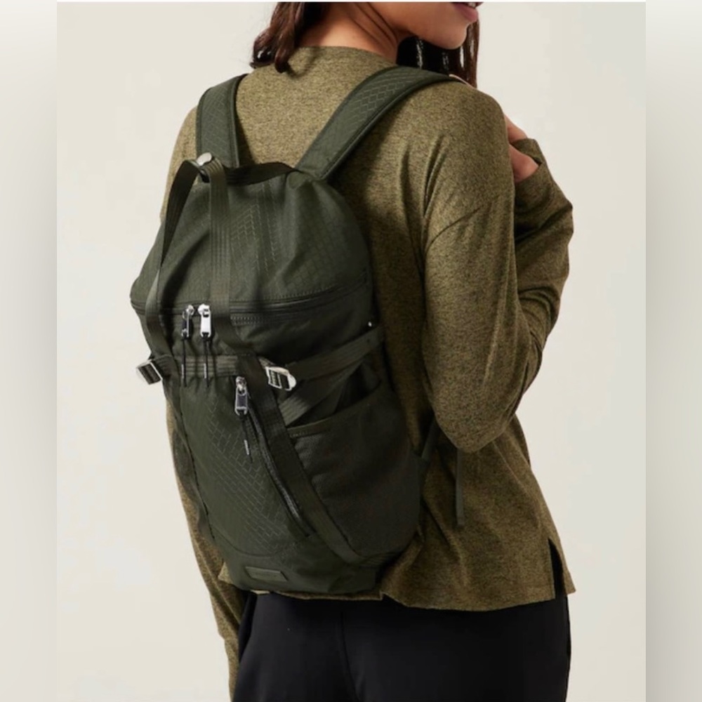 BNWT Athleta Excursion Aspen Green Hiking Gym Yoga Travel All-purpose Backpack!